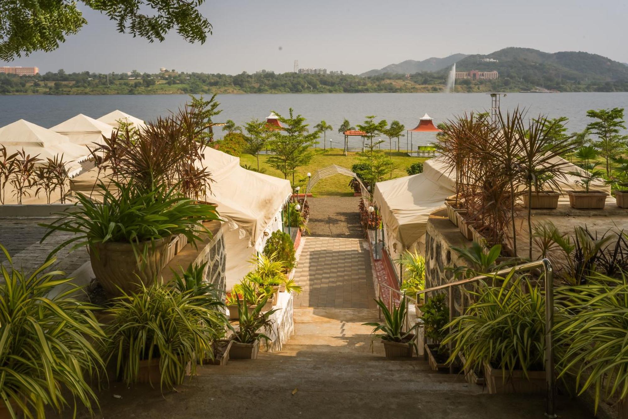 Riverview Tent Resort Kevadia 外观 照片