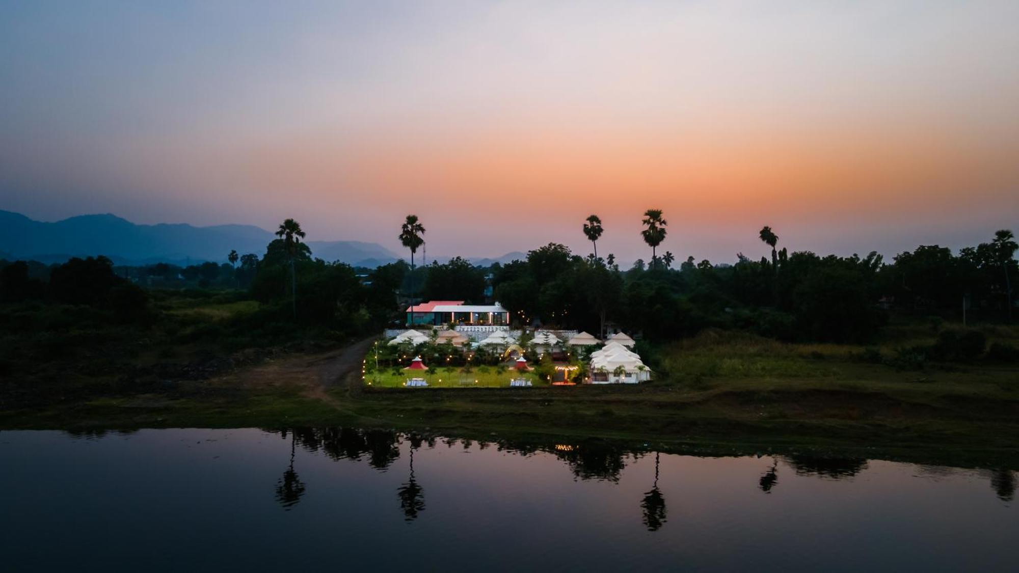 Riverview Tent Resort Kevadia 外观 照片