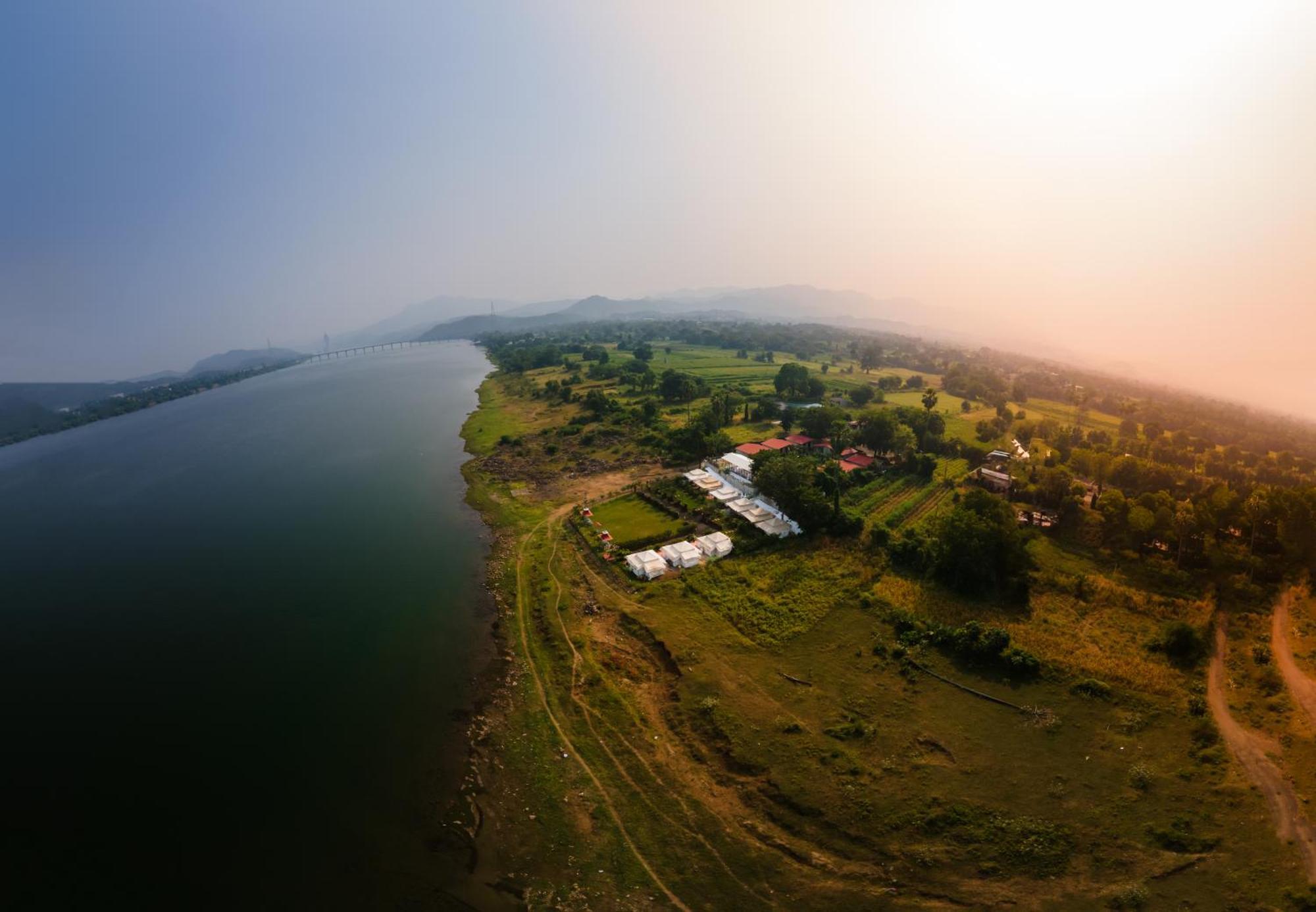 Riverview Tent Resort Kevadia 外观 照片