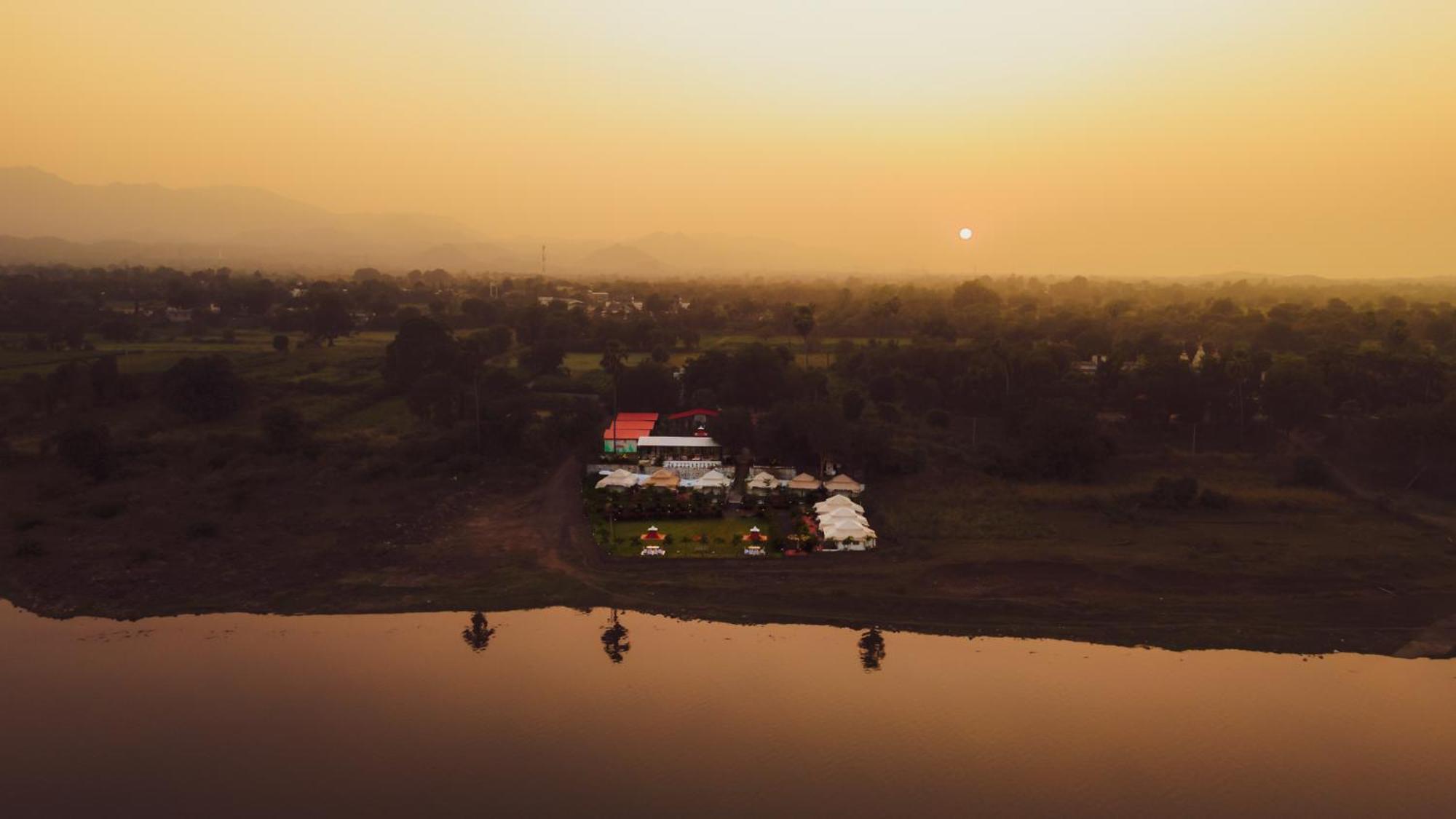Riverview Tent Resort Kevadia 外观 照片